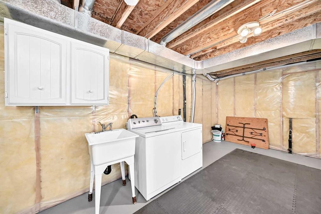 83 Edgeridge Close Nw, Calgary, AB - Indoor Photo Showing Laundry Room