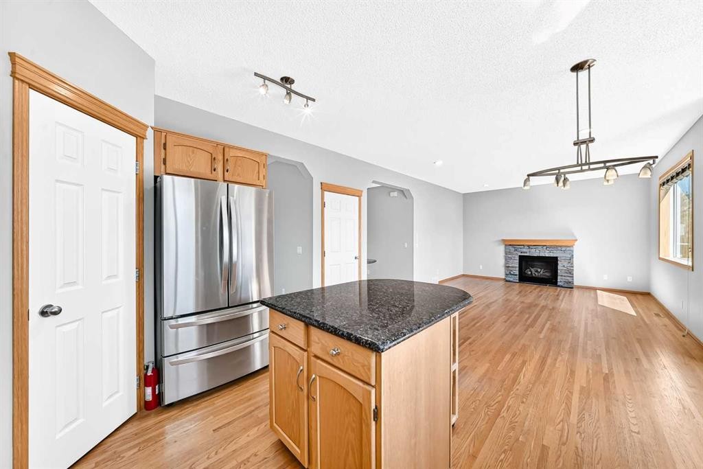 83 Edgeridge Close Nw, Calgary, AB - Indoor With Fireplace
