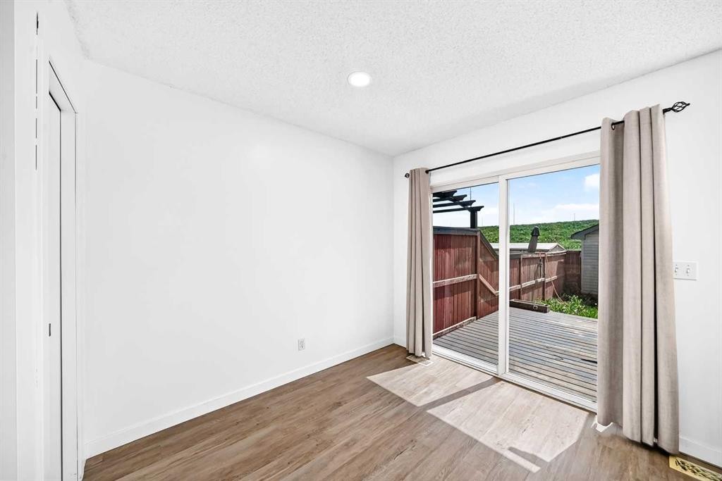 294 Elgin View Se, Calgary, AB - Indoor Photo Showing Other Room