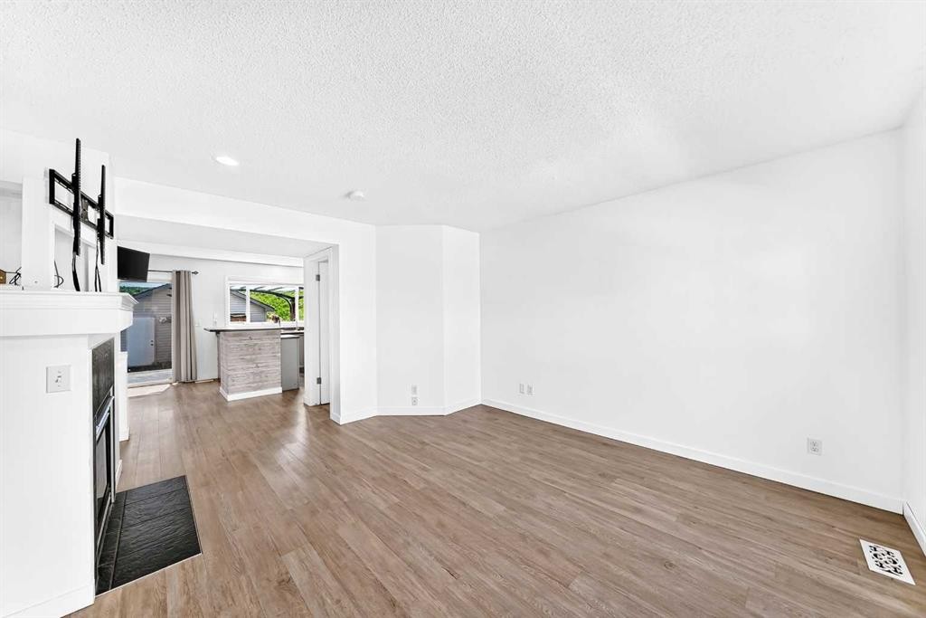 294 Elgin View Se, Calgary, AB - Indoor Photo Showing Other Room