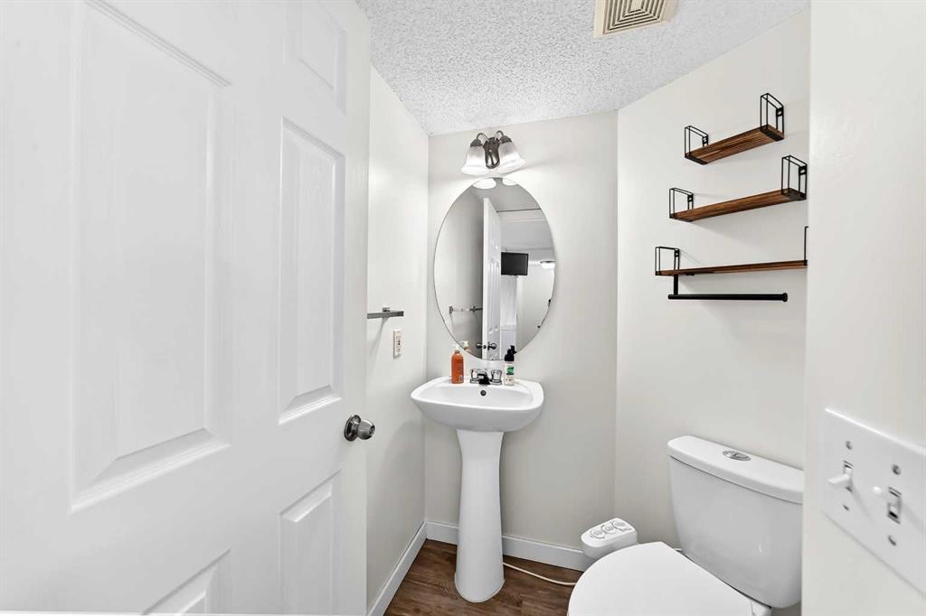 294 Elgin View Se, Calgary, AB - Indoor Photo Showing Bathroom