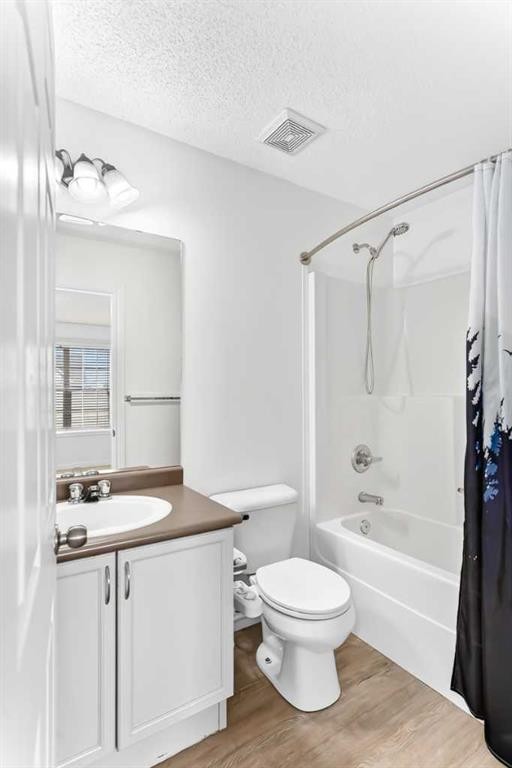 294 Elgin View Se, Calgary, AB - Indoor Photo Showing Bathroom