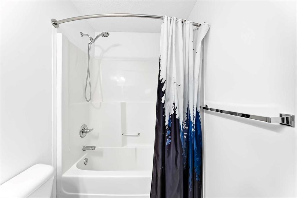 294 Elgin View Se, Calgary, AB - Indoor Photo Showing Bathroom