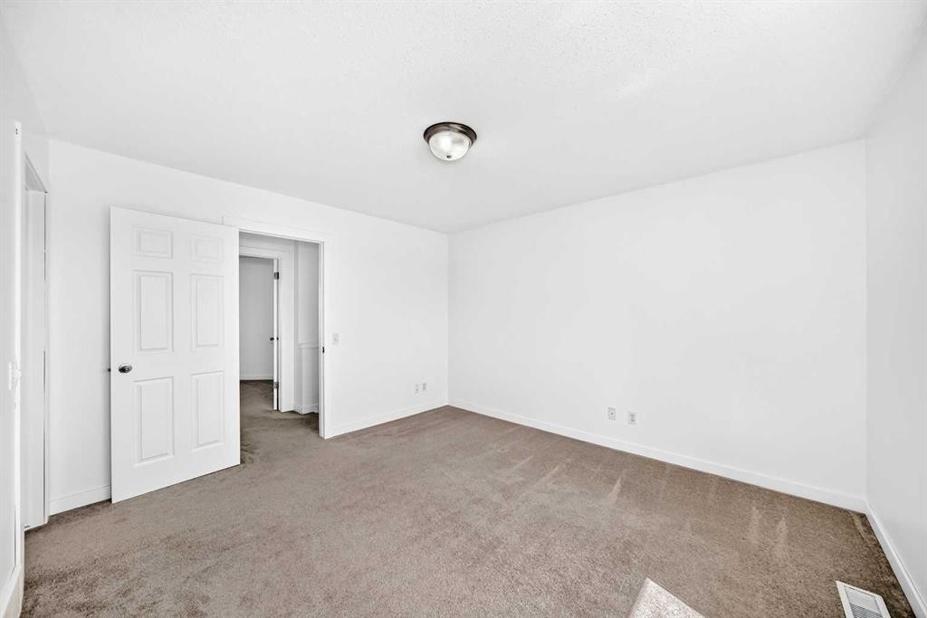 294 Elgin View Se, Calgary, AB - Indoor Photo Showing Other Room