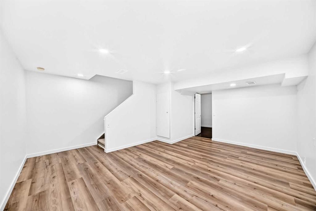 294 Elgin View Se, Calgary, AB - Indoor Photo Showing Other Room