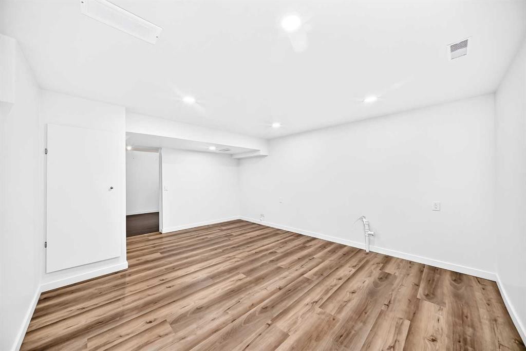 294 Elgin View Se, Calgary, AB - Indoor Photo Showing Other Room
