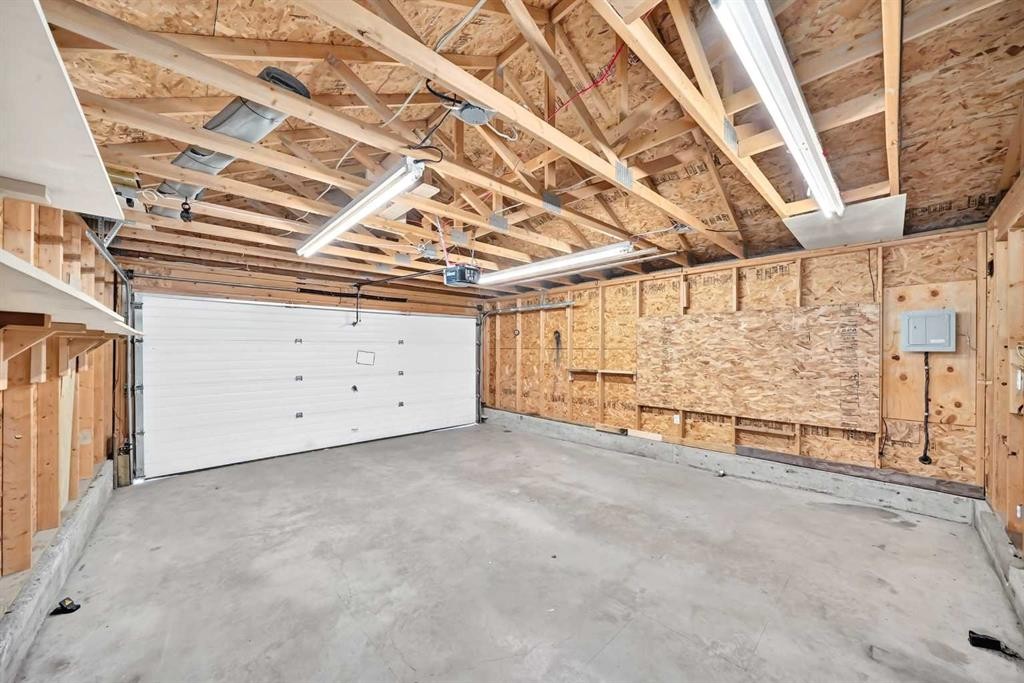 294 Elgin View Se, Calgary, AB - Indoor Photo Showing Garage