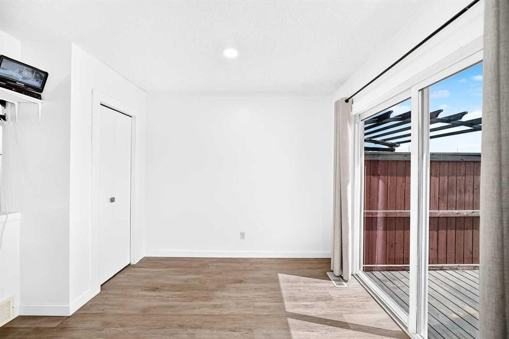 294 Elgin View Se, Calgary, AB - Indoor Photo Showing Other Room