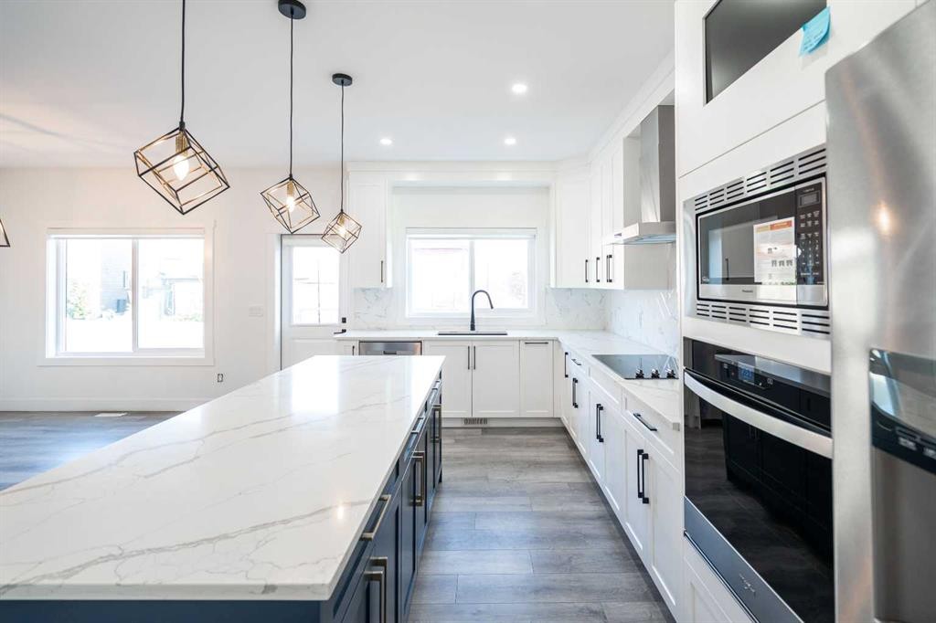 123 Saddlecrest Grove Ne, Calgary, AB - Indoor Photo Showing Kitchen With Upgraded Kitchen