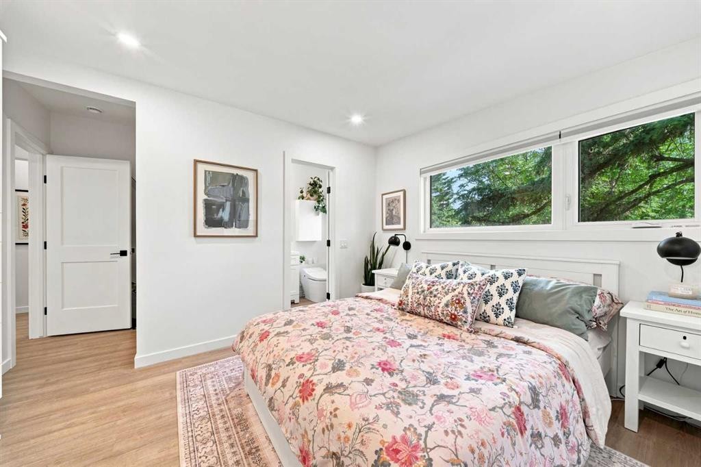 3720 58 Avenue Sw, Calgary, AB - Indoor Photo Showing Bedroom