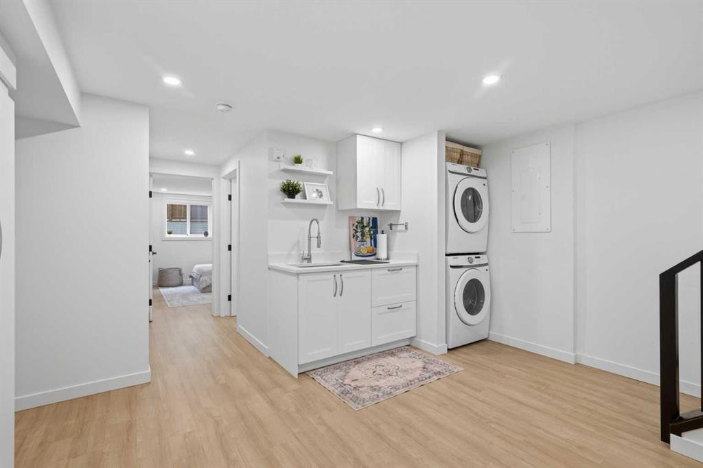 3720 58 Avenue Sw, Calgary, AB - Indoor Photo Showing Laundry Room