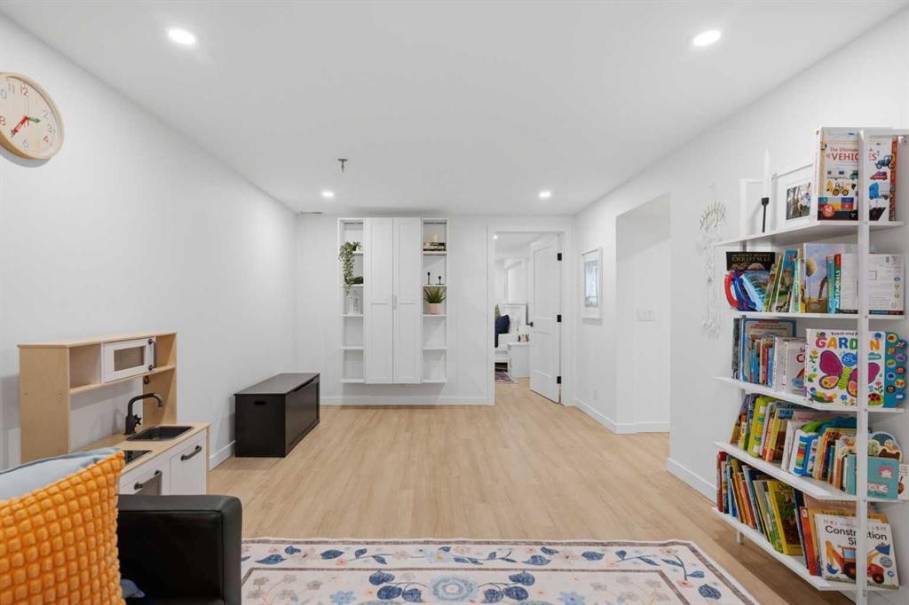 3720 58 Avenue Sw, Calgary, AB - Indoor Photo Showing Other Room