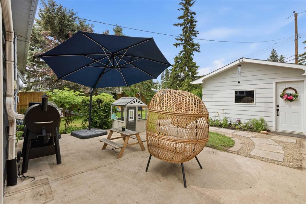 3720 58 Avenue Sw, Calgary, AB - Outdoor With Exterior