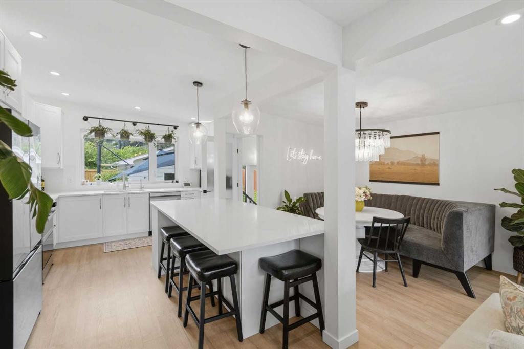 3720 58 Avenue Sw, Calgary, AB - Indoor