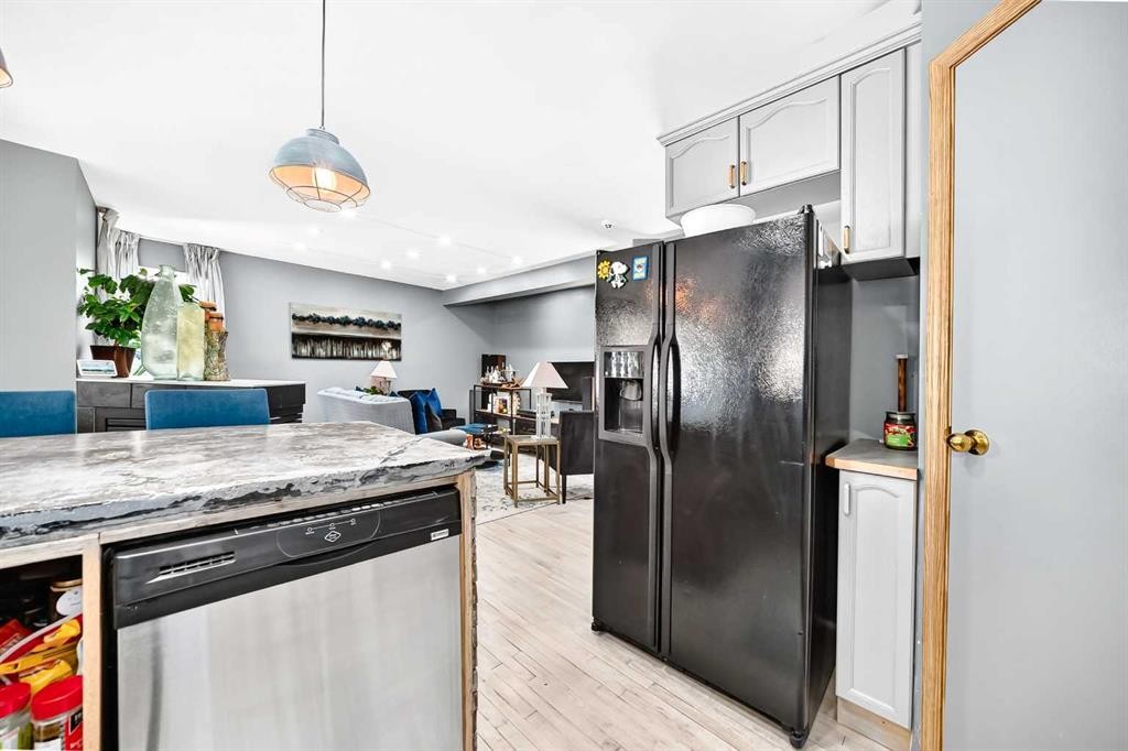 216 Hidden Spring Green Nw, Calgary, AB