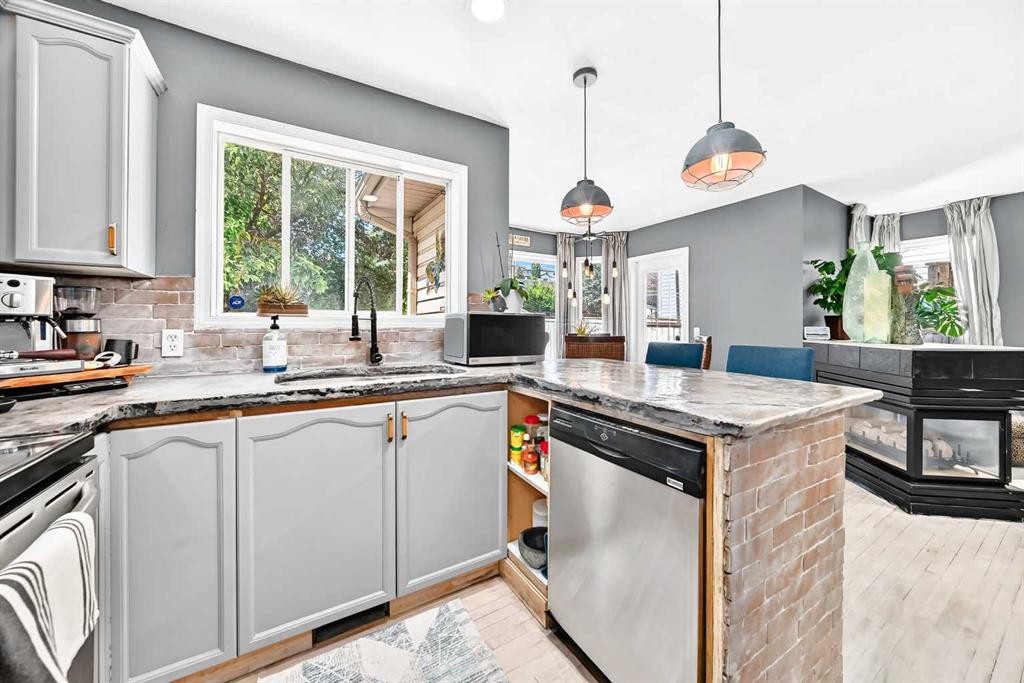216 Hidden Spring Green Nw, Calgary, AB
