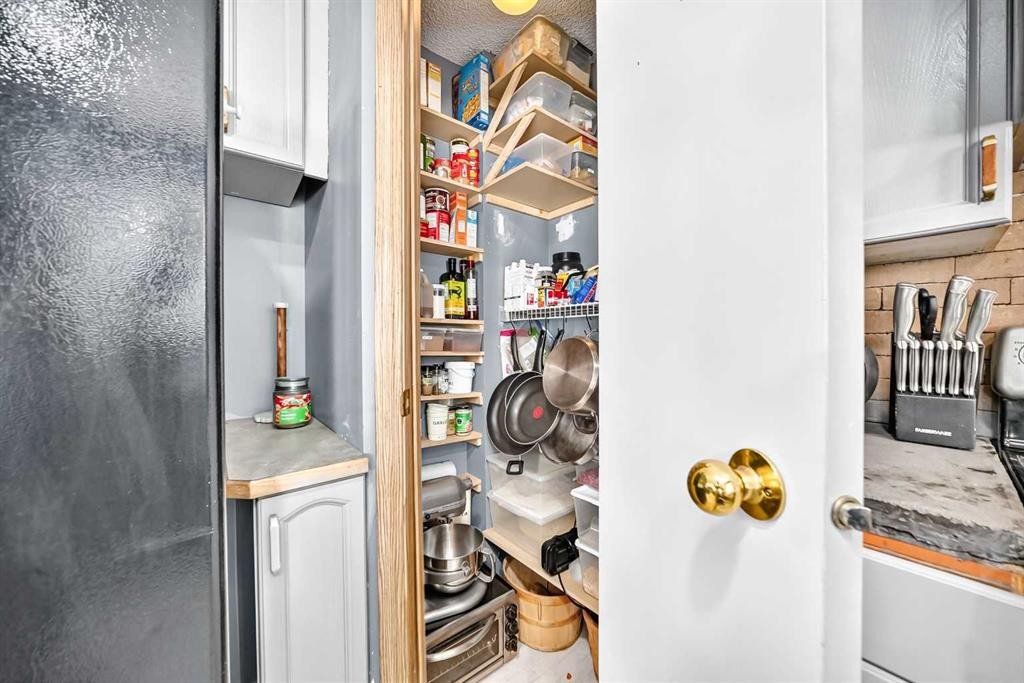 216 Hidden Spring Green Nw, Calgary, AB