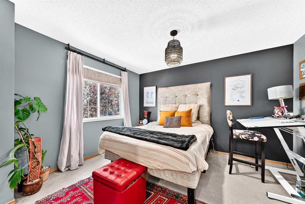 216 Hidden Spring Green Nw, Calgary, AB