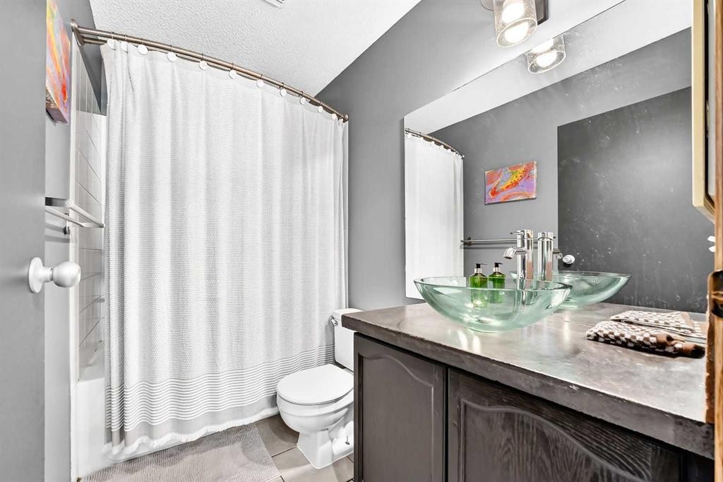 216 Hidden Spring Green Nw, Calgary, AB
