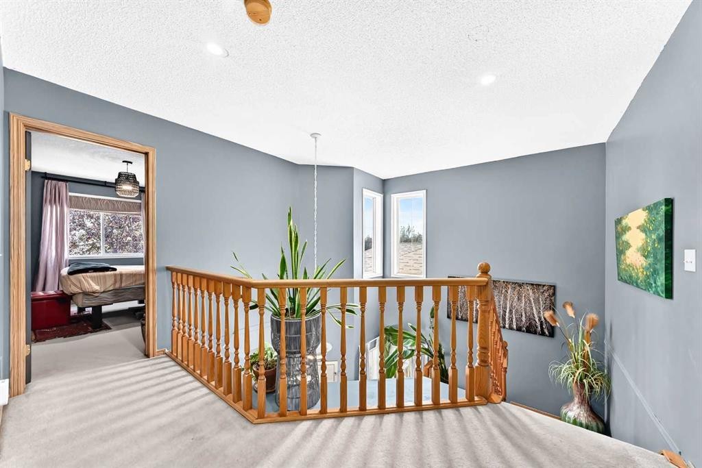 216 Hidden Spring Green Nw, Calgary, AB