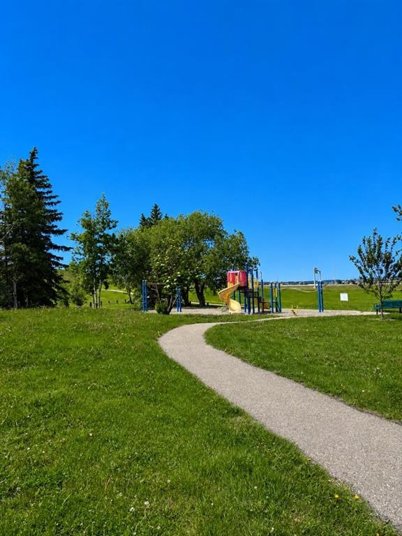 216 Hidden Spring Green Nw, Calgary, AB