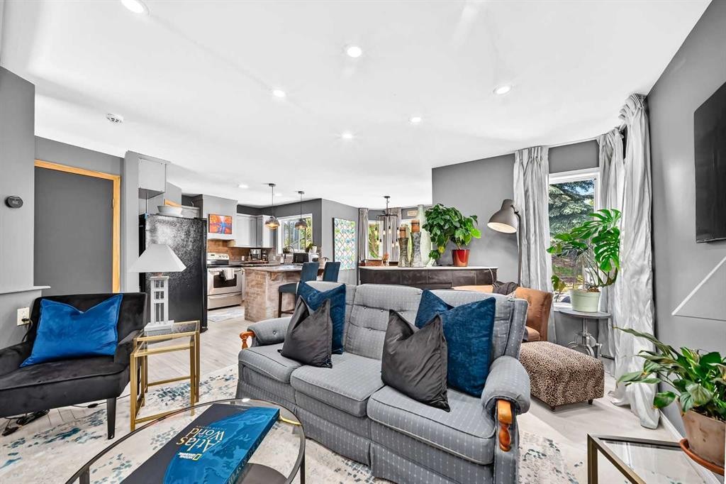 216 Hidden Spring Green Nw, Calgary, AB