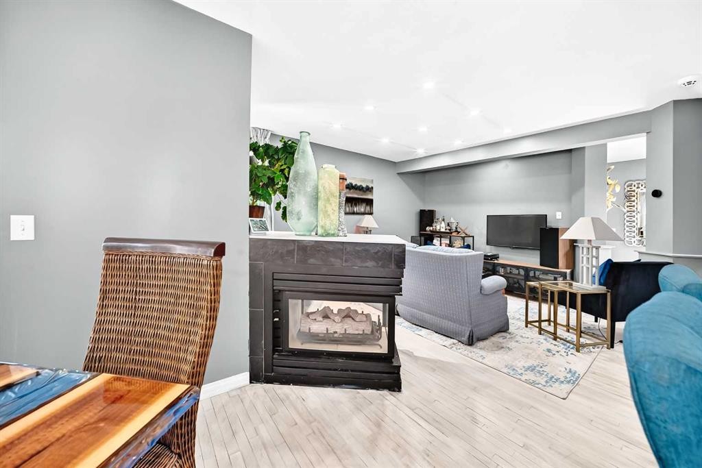 216 Hidden Spring Green Nw, Calgary, AB