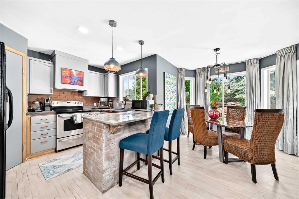 216 Hidden Spring Green Nw, Calgary, AB