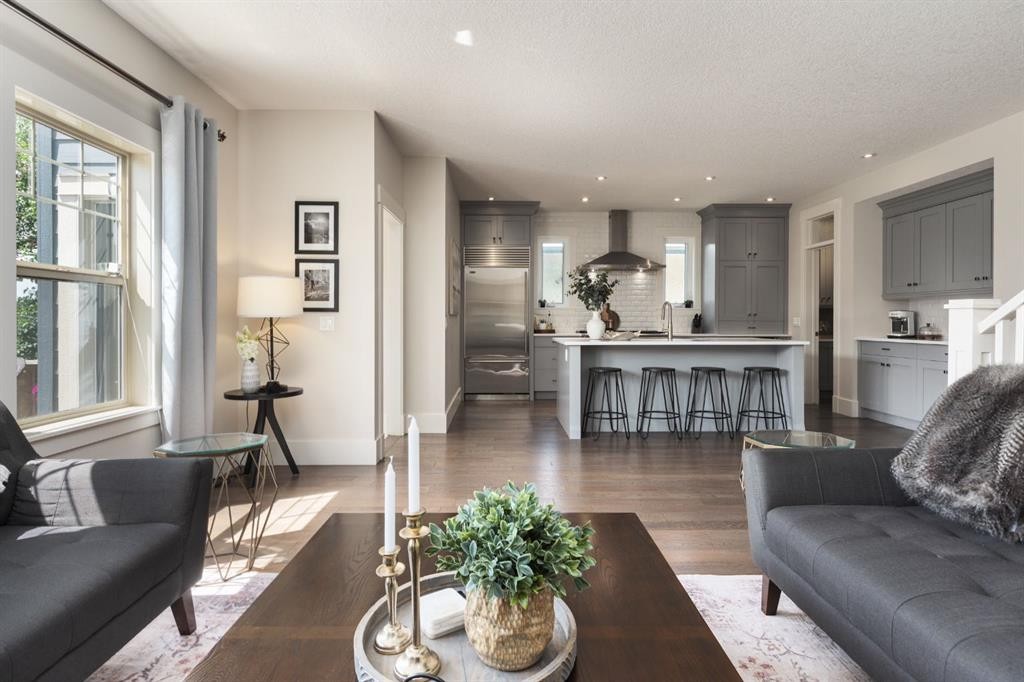 313 Centre Avenue Se, Airdrie, AB - Indoor Photo Showing Living Room