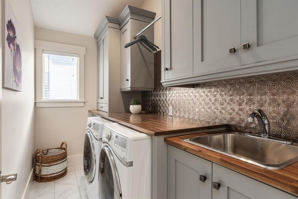 313 Centre Avenue Se, Airdrie, AB - Indoor Photo Showing Laundry Room