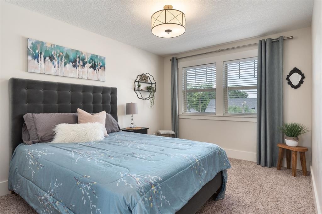 313 Centre Avenue Se, Airdrie, AB - Indoor Photo Showing Bedroom