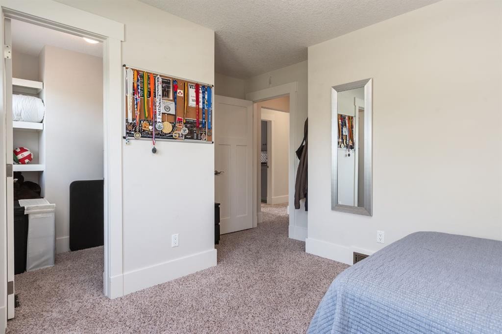 313 Centre Avenue Se, Airdrie, AB - Indoor Photo Showing Bedroom