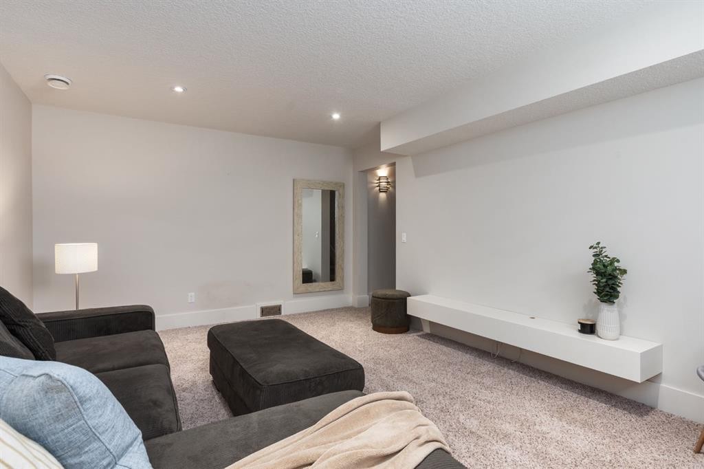 313 Centre Avenue Se, Airdrie, AB - Indoor Photo Showing Other Room