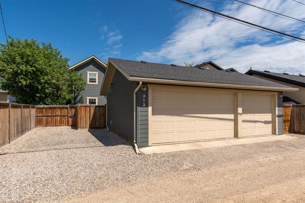313 Centre Avenue Se, Airdrie, AB - Outdoor With Exterior