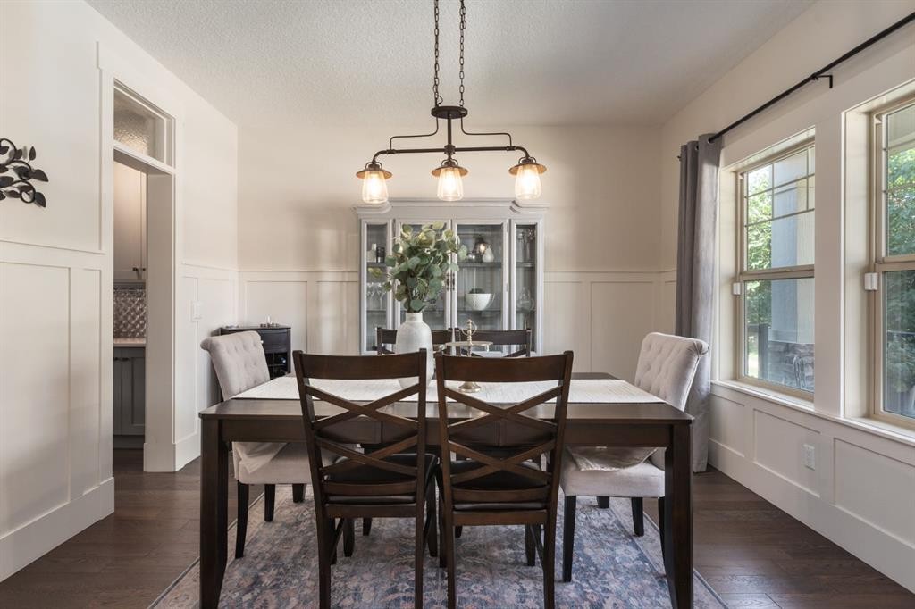 313 Centre Avenue Se, Airdrie, AB - Indoor Photo Showing Dining Room