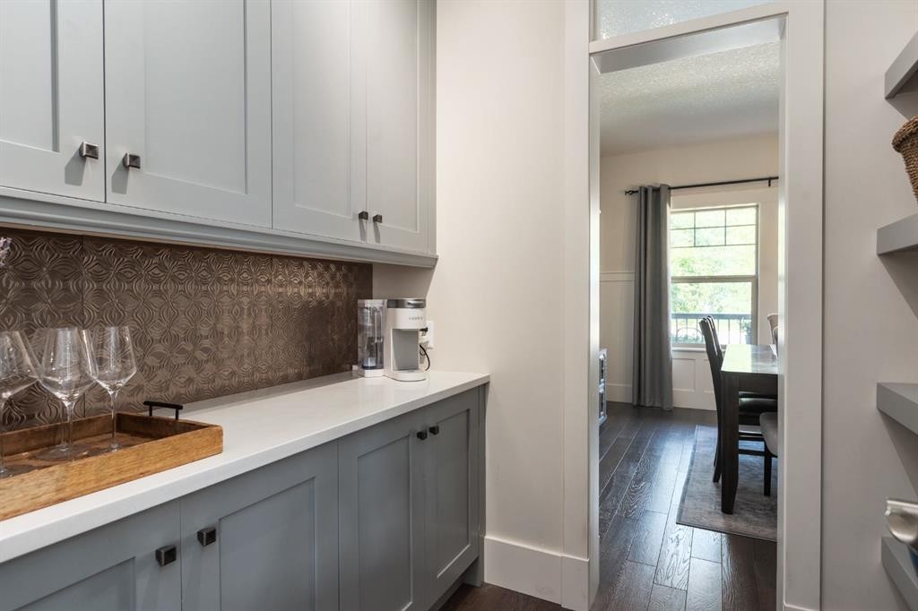 313 Centre Avenue Se, Airdrie, AB - Indoor Photo Showing Kitchen