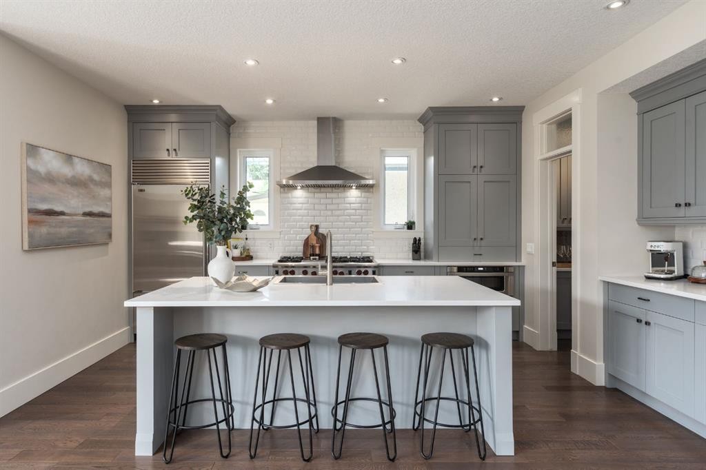 313 Centre Avenue Se, Airdrie, AB - Indoor Photo Showing Kitchen With Upgraded Kitchen