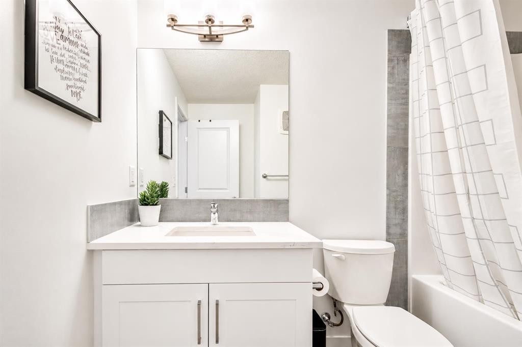 229 Masters Row Se, Calgary, AB - Indoor Photo Showing Bathroom