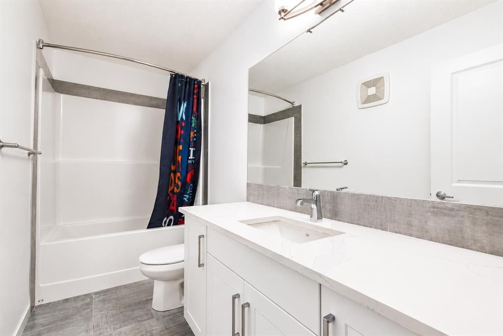 229 Masters Row Se, Calgary, AB - Indoor Photo Showing Bathroom
