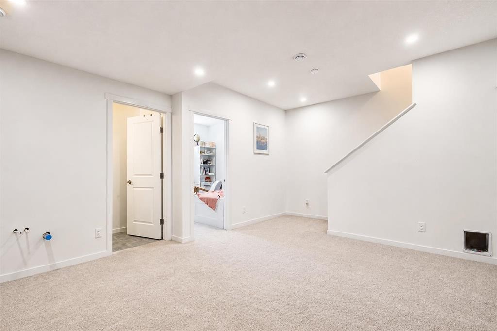 229 Masters Row Se, Calgary, AB - Indoor Photo Showing Other Room