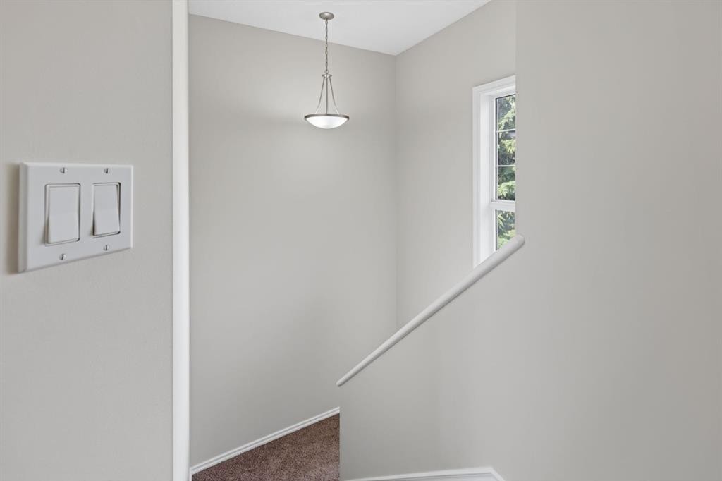 241 Somerside Close Sw, Calgary, AB