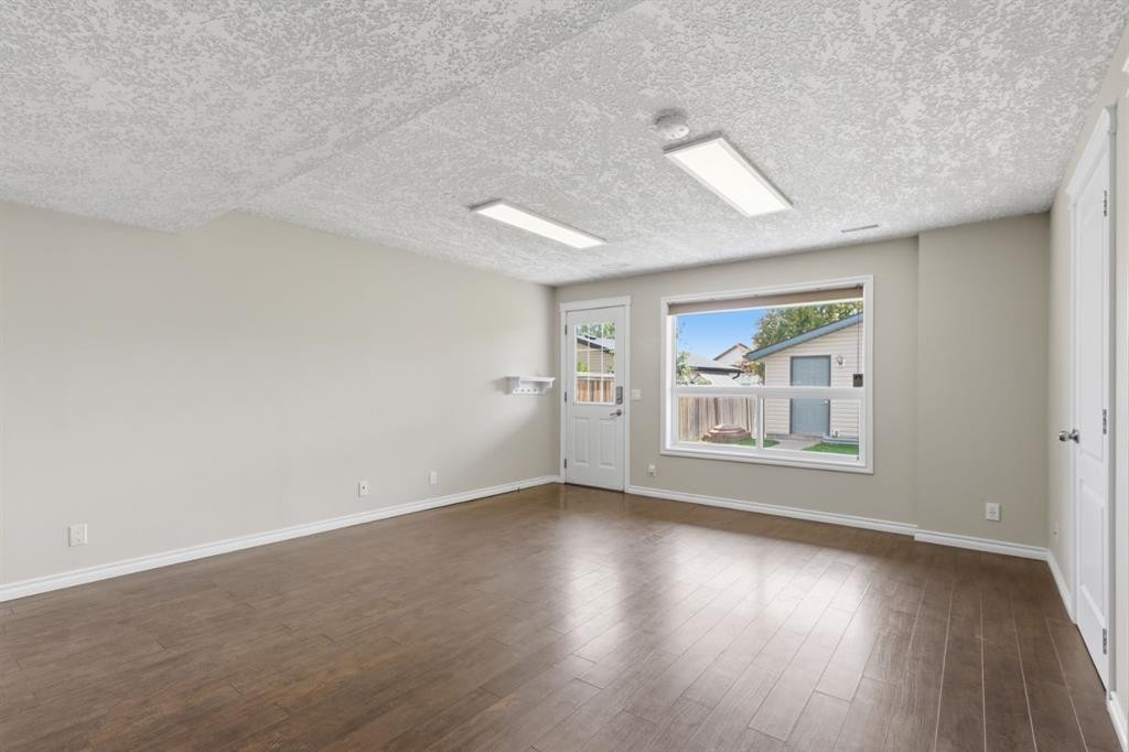 241 Somerside Close Sw, Calgary, AB