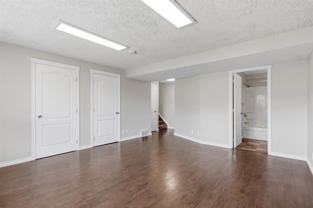 241 Somerside Close Sw, Calgary, AB