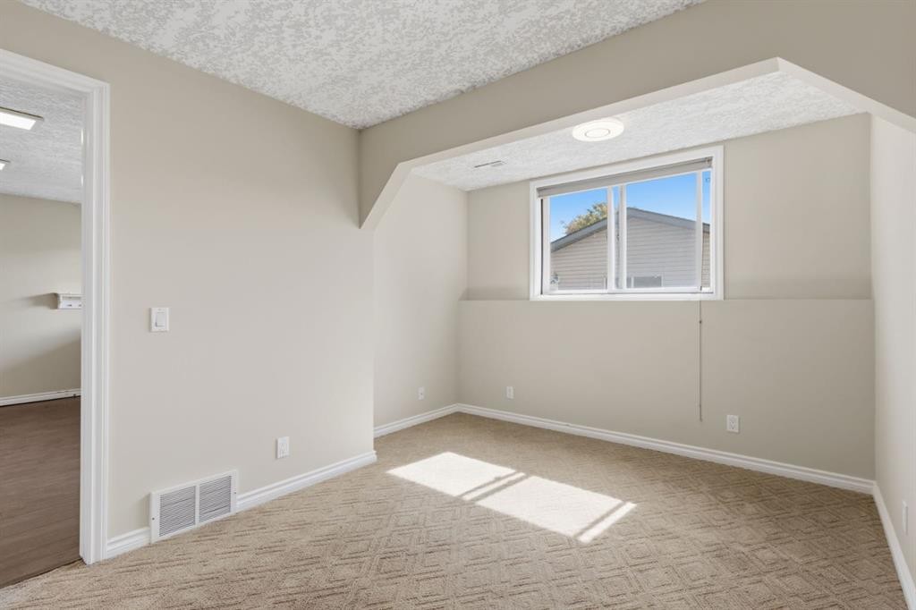 241 Somerside Close Sw, Calgary, AB