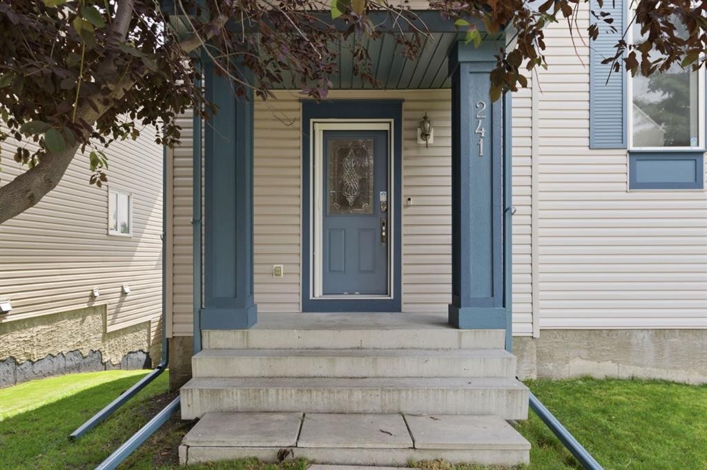 241 Somerside Close Sw, Calgary, AB
