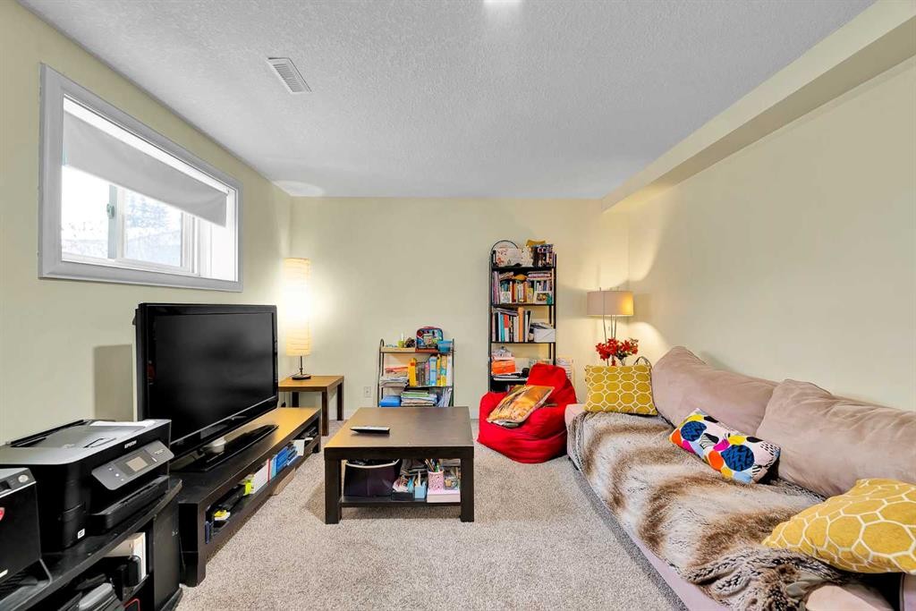 107 Silvergrove Road Nw, Calgary, AB