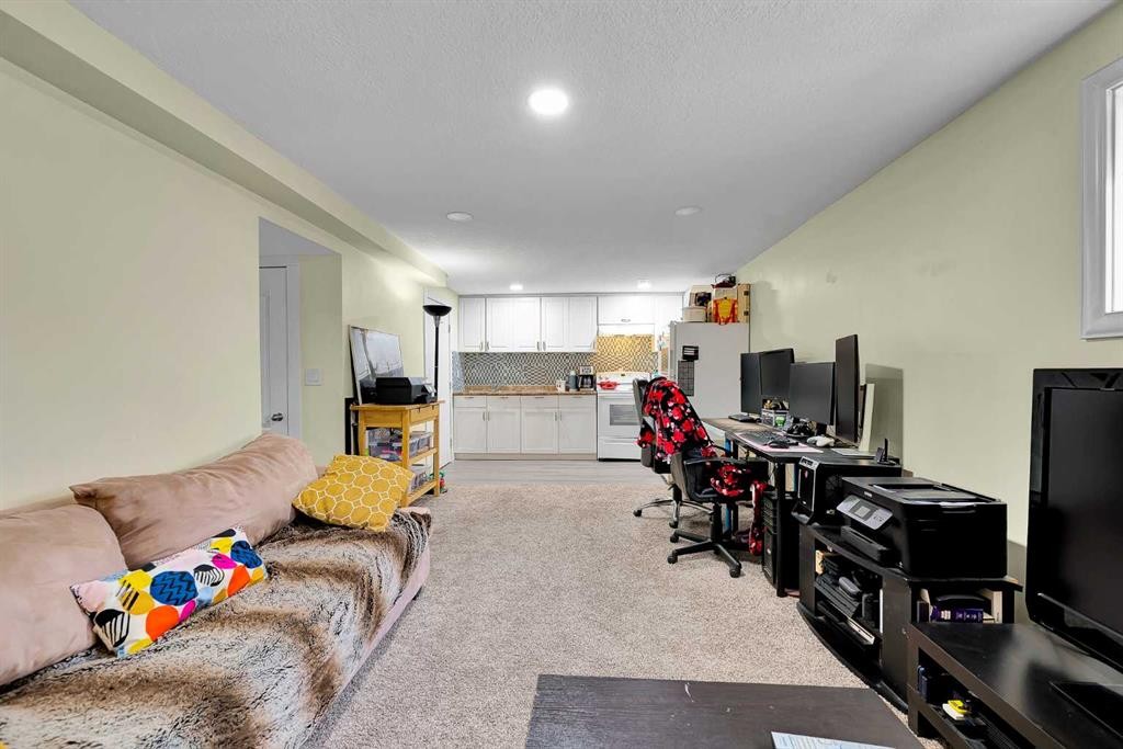 107 Silvergrove Road Nw, Calgary, AB