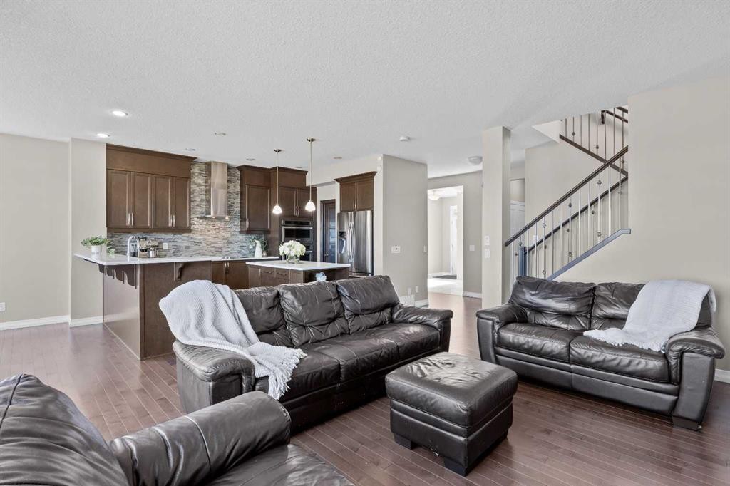 27 Mahogany Crescent Se, Calgary, AB - Indoor Photo Showing Living Room