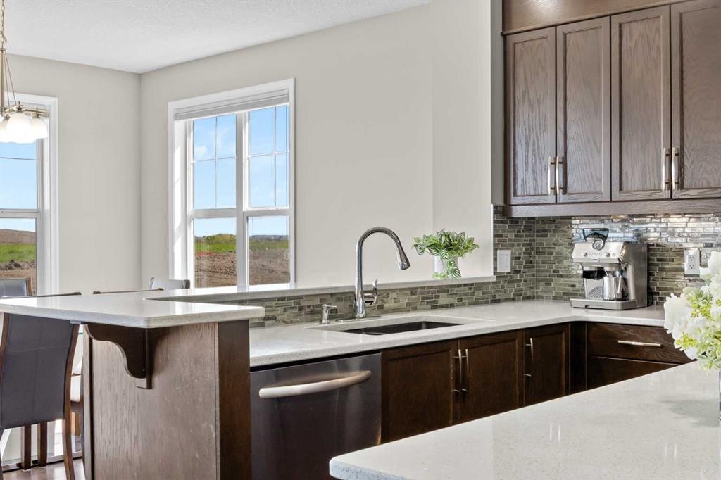 27 Mahogany Crescent Se, Calgary, AB - Indoor Photo Showing Kitchen With Upgraded Kitchen
