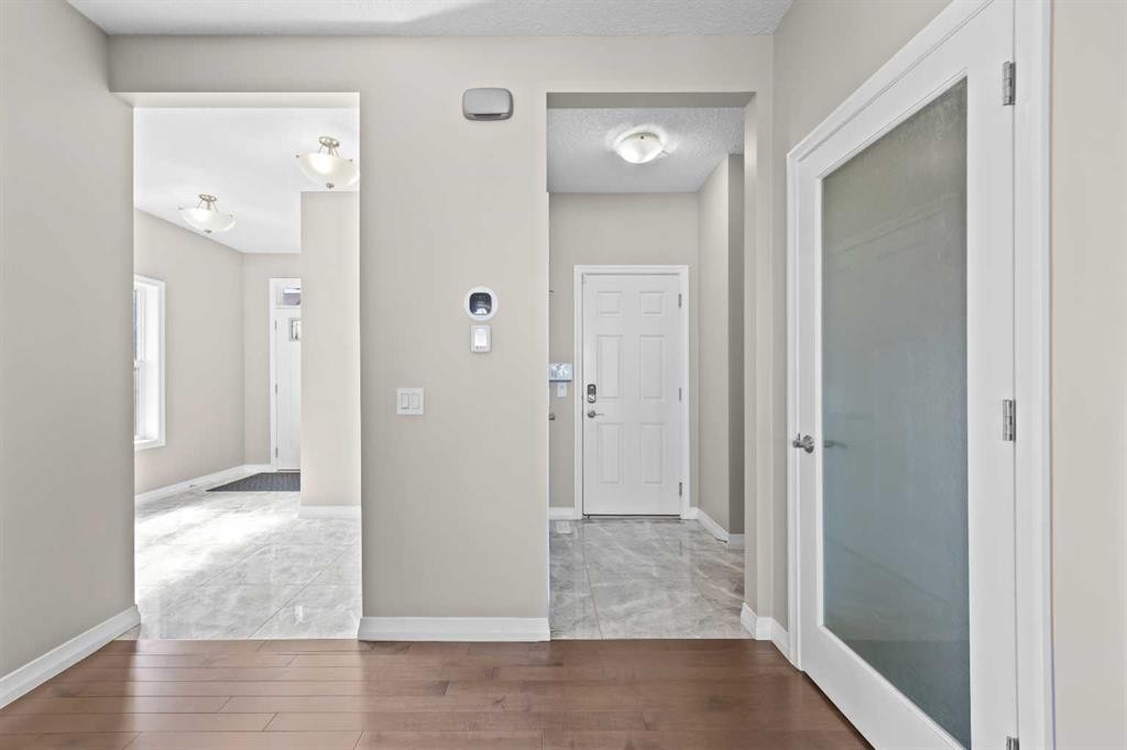 27 Mahogany Crescent Se, Calgary, AB - Indoor Photo Showing Other Room